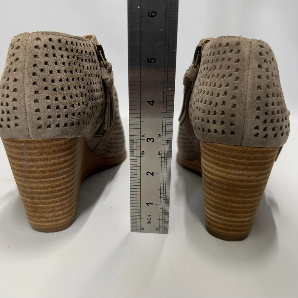 LUCKY BRAND women’s size 7.5 zip Up Ankle Boots Booties wedge heel.